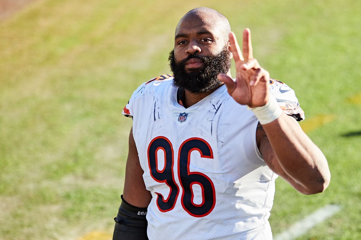 Akiem Hicks throws shade at Bears QBs during Buccaneers press conference (2022 Season)