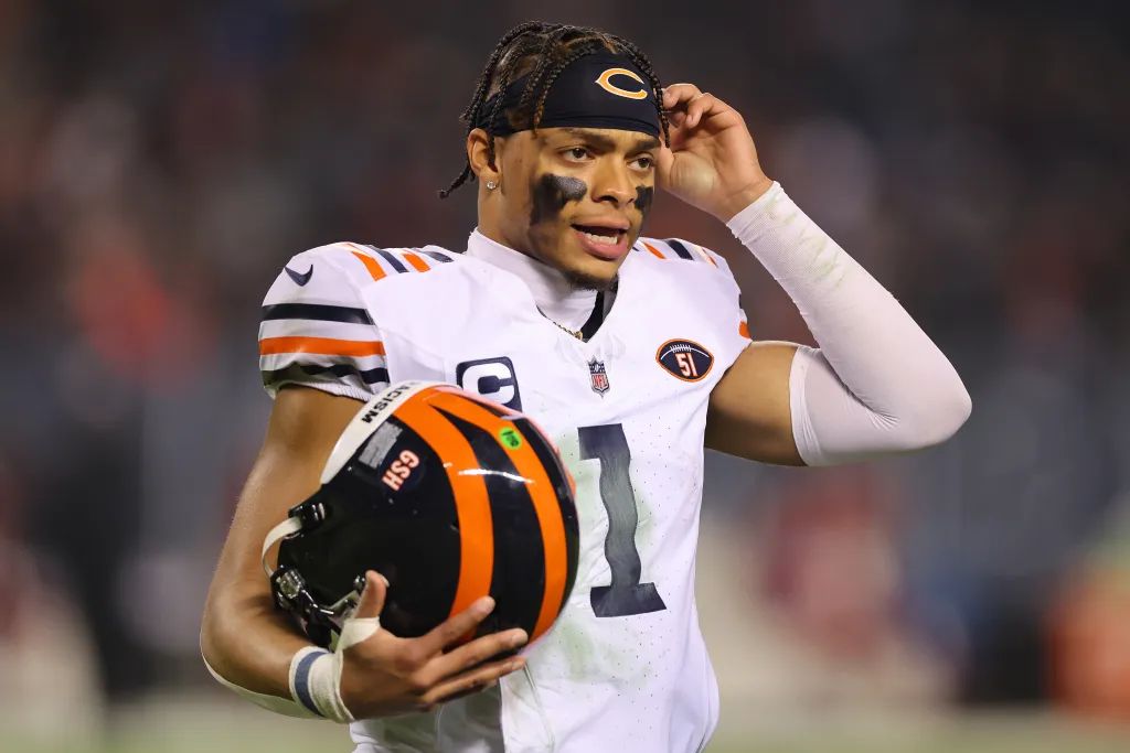 WATCH: Ryan Poles says Bears have been clear and honest with Justin Fields (NFL Draft)