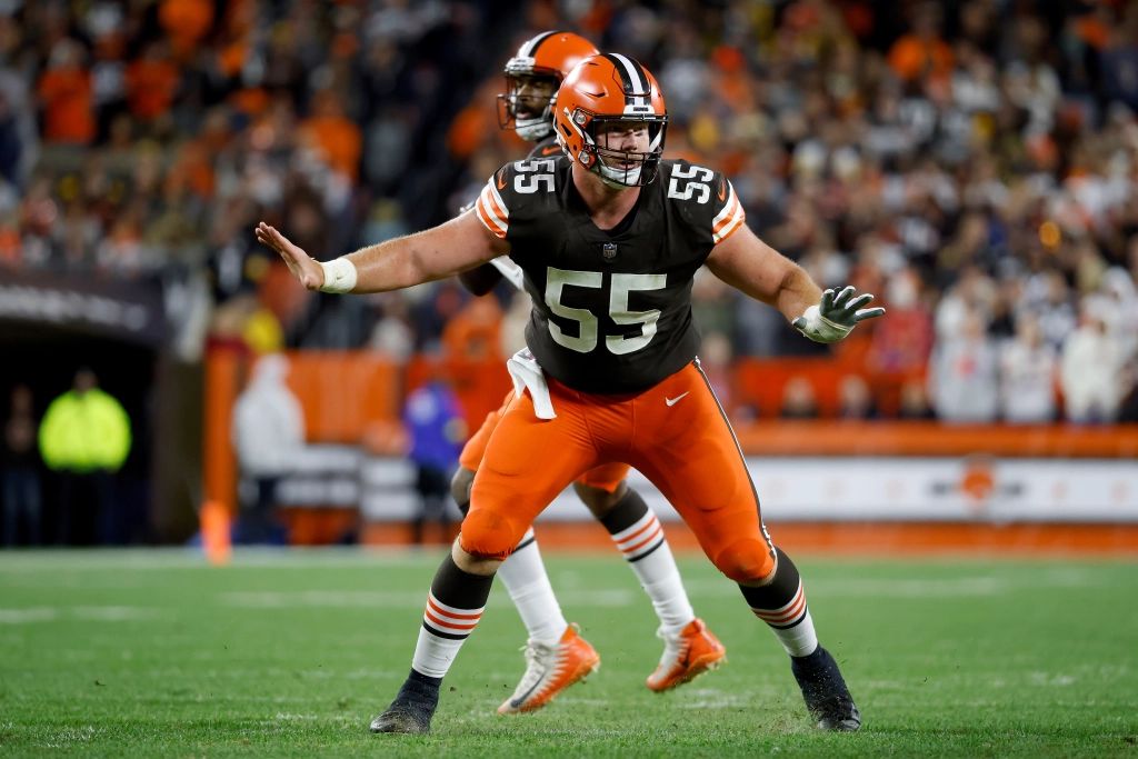 5 players Bears GM Ryan Poles should target in free agency and the NFL Draft (2023 Season)