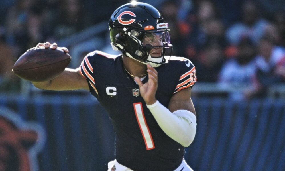 WATCH: Justin Fields makes magic again vs. Eagles (2022 Season)