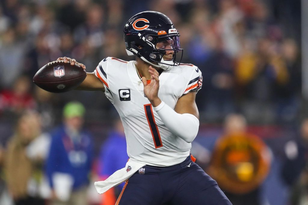 WATCH: Peyton and Eli Manning break down Justin Fields' TD pass vs. Patriots (2022 Season)