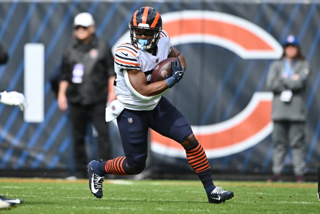WATCH: Khalil Herbert, D'Onta Foreman breaking big runs at Bears training camp (2023 Season)