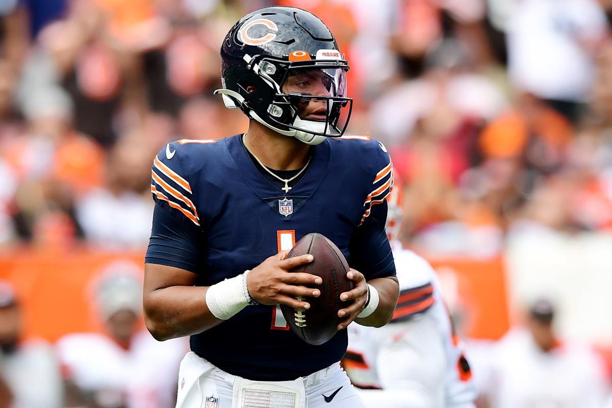 Have the Bears done enough on offense to help QB Justin Fields? (2022 Season)