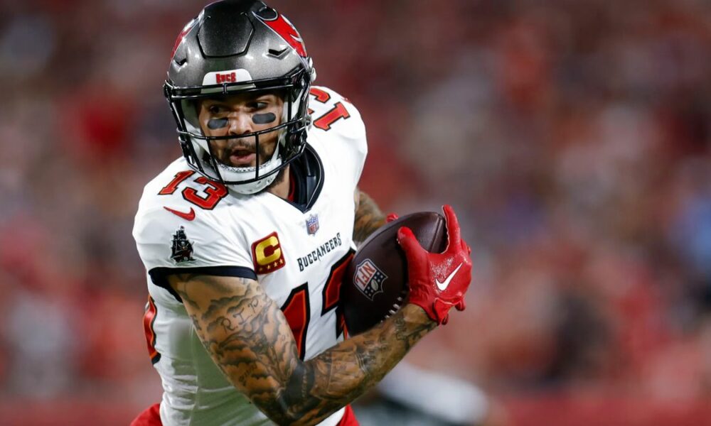 Should the Bears pursue Buccaneers WR Mike Evans in free agency? (Free Agency)