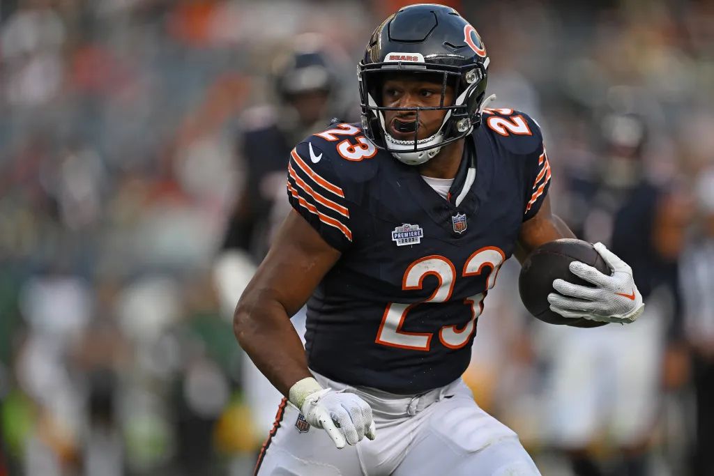 WATCH: Every carry and catch Bears RB Roschon Johnson had in Week 1 (News)