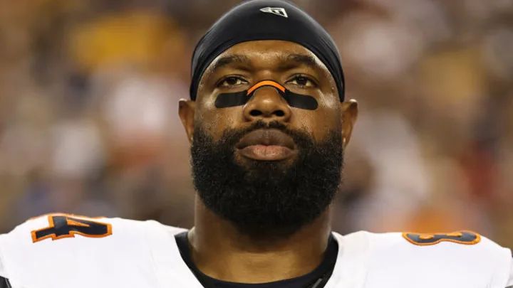 Twitter reacts to Bears signing TE Marcedes Lewis (News)