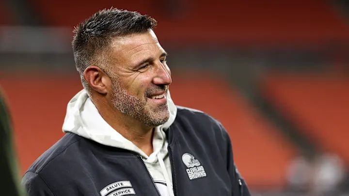 Should the Bears hire Mike Vrabel to be their next head coach? (News)